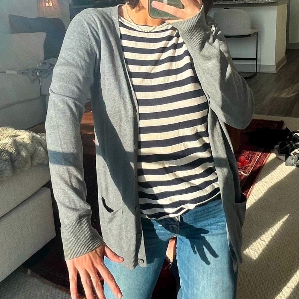 Old navy cardigan with pockets